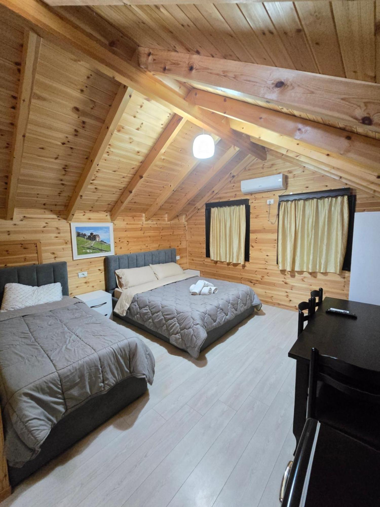 Beni Rooms Tale Lezhe Bilik gambar